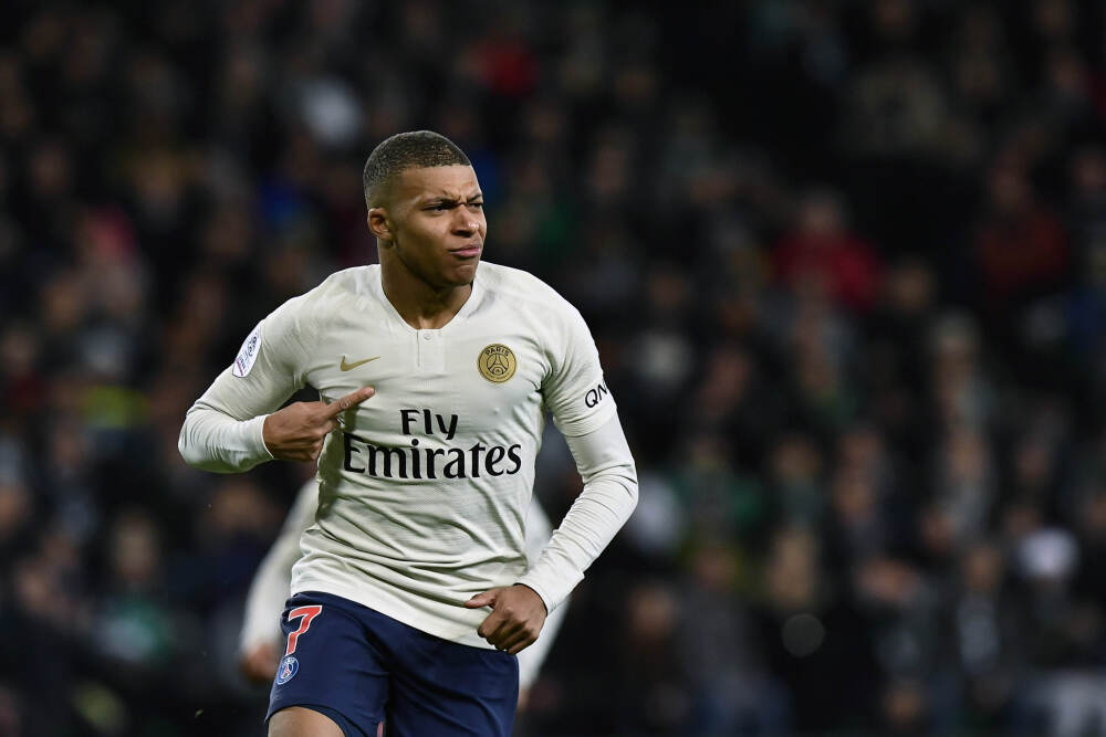 纵览视频丨子弹不能拐弯但枪可以，能180度旋转的“拐弯枪”真实存在